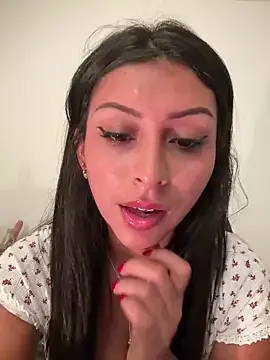 ValeriiLunaa – webcam model profile photo Image 17