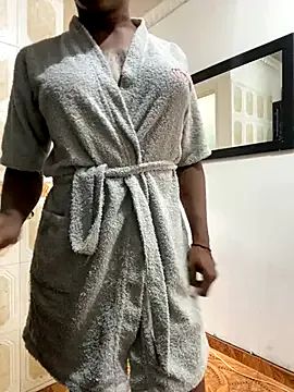 Playful_Adriana – webcam model profile photo Image 14