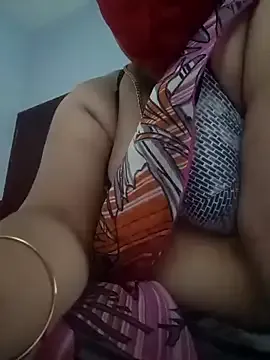 AlliNextDoor – webcam model profile photo Image 14