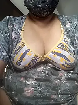 AlliNextDoor – webcam model profile photo Image 17