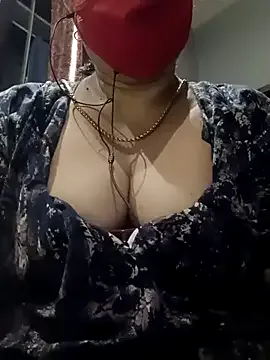 AlliNextDoor – webcam model profile photo Image 6