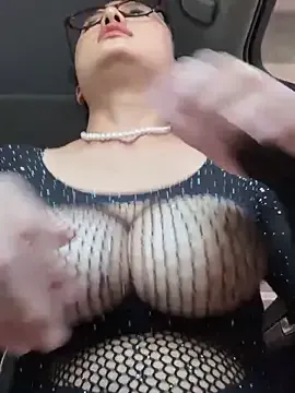 SmutMuffin – webcam model profile photo Image 17