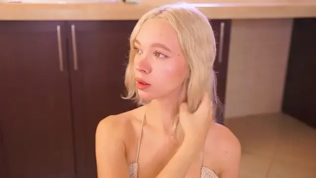 Adora188 – webcam model profile photo Image 12