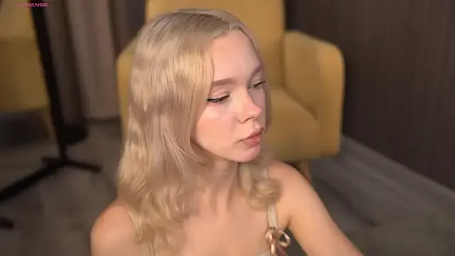 Adora188 – webcam model profile photo Image 4