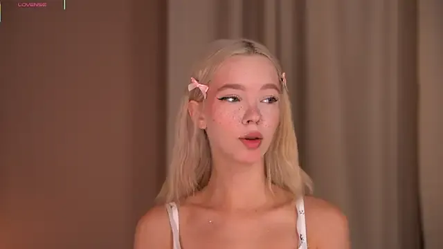 Adora188 – webcam model profile photo Image 6