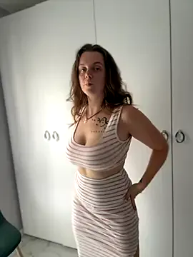 EmberRoseXXX – webcam model profile photo Image 15