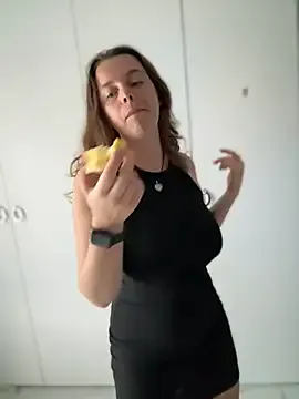 EmberRoseXXX – webcam model profile photo Image 17