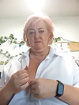 Luccreccia_ – webcam model profile photo Image 17
