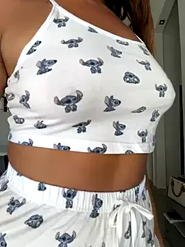 beyazzsarap – webcam model profile photo Image 14