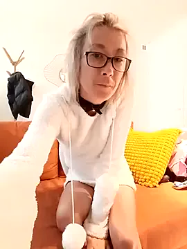 KiaraRouge – webcam model profile photo Image 17