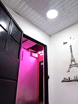 SofiRivas – webcam model profile photo Image 3