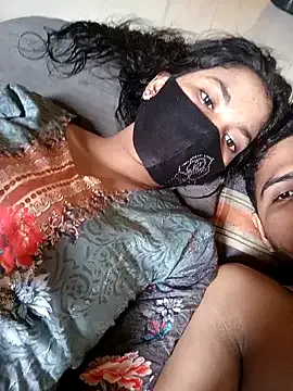 CurlyBloom – webcam model profile photo Image 2