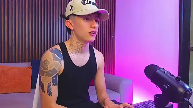 SandiSquirts – webcam model profile photo Image 11