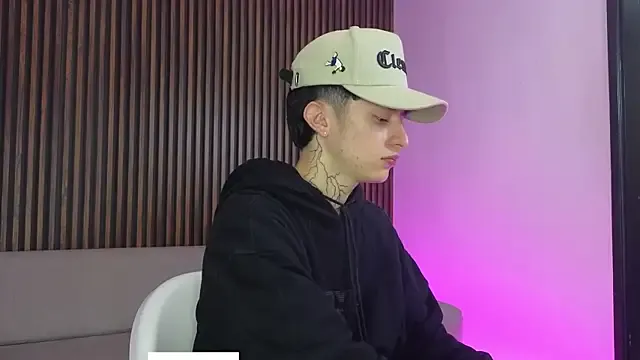 SandiSquirts – webcam model profile photo Image 14