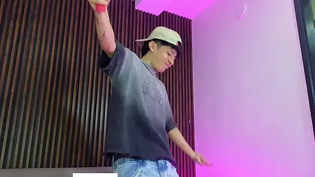 SandiSquirts – webcam model profile photo Image 15