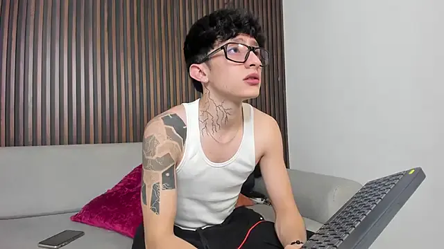 SandiSquirts – webcam model profile photo Image 2