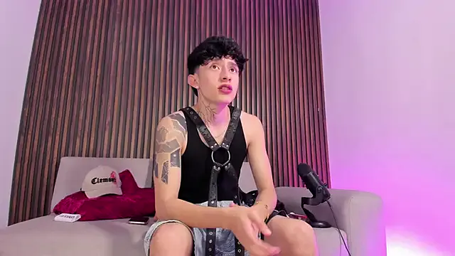 SandiSquirts – webcam model profile photo Image 5