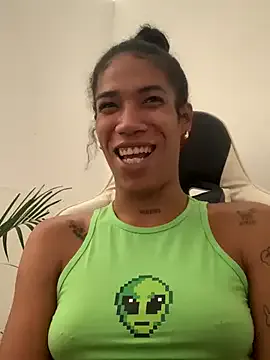 LiaCocktt – webcam model profile photo Image 17