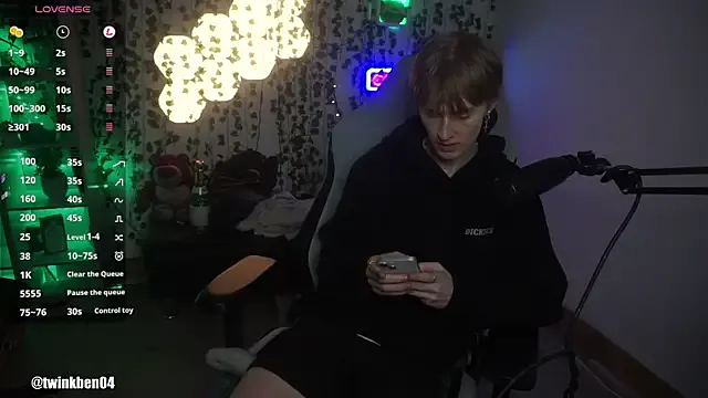 BellaVibes – webcam model profile photo Image 12