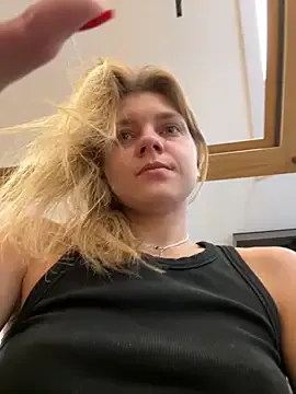 LennaVoss – webcam model profile photo Image 13