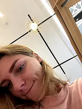 LennaVoss – webcam model profile photo Image 15