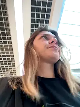 LennaVoss – webcam model profile photo Image 2