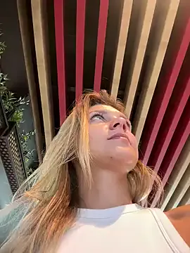 LennaVoss – webcam model profile photo Image 3