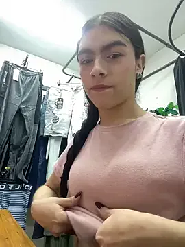 bitchyfarrah_moores – webcam model profile photo Image 10