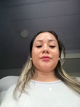 SandiSquirts – webcam model profile photo Image 18