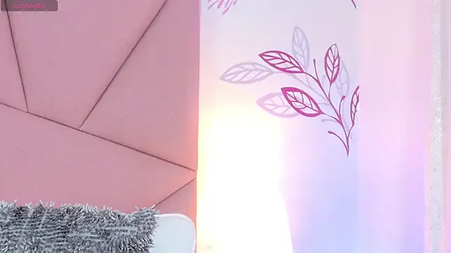 ChloeDevine – webcam model profile photo Image 10