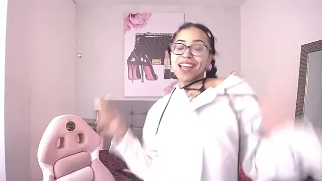 SelenaJenner – webcam model profile photo Image 12