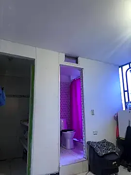 SelenaJenner – webcam model profile photo Image 9