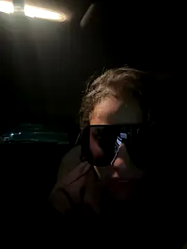 your_world – webcam model profile photo Image 3