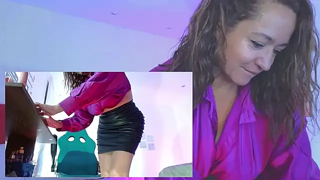 Bustyblondebabe32 – webcam model profile photo Image 11