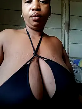 SandiSquirts – webcam model profile photo Image 3