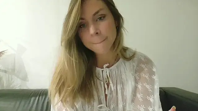 SmilingDutchie – webcam model profile photo Image 2