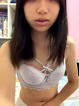EvaAmanti – webcam model profile photo Image 3