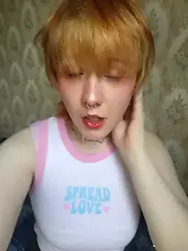 CatBennet – webcam model profile photo Image 6