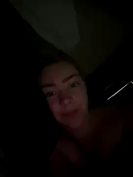 LauraFord – webcam model profile photo Image 4