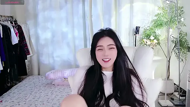 LoraFoxy – webcam model profile photo Image 18