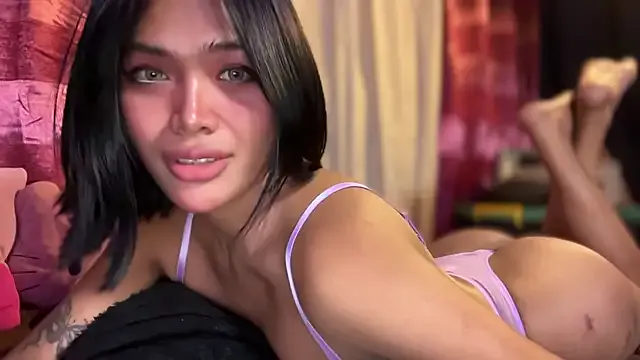 CARMIYNNA – webcam model profile photo Image 8