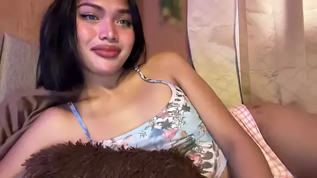 CARMIYNNA – webcam model profile photo Image 9
