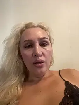 HellenLatin – webcam model profile photo Image 13