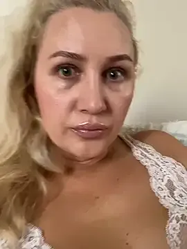 HellenLatin – webcam model profile photo Image 14