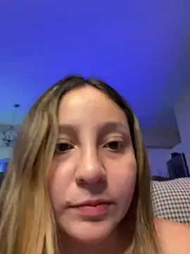 SandiSquirts – webcam model profile photo Image 11