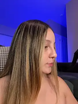 SandiSquirts – webcam model profile photo Image 14