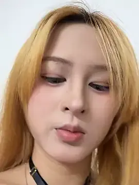 Lindy18 – webcam model profile photo Image 3