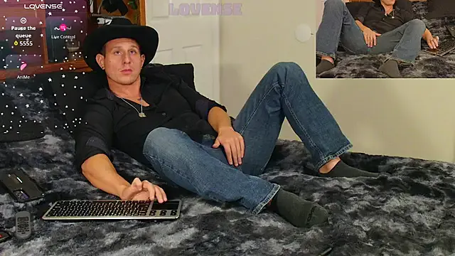 KurtneyTrav – webcam model profile photo Image 7