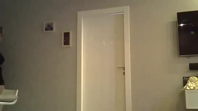 LennaVoss – webcam model profile photo Image 11