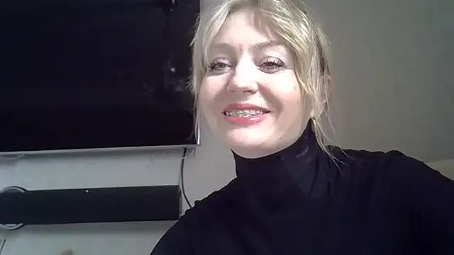 LennaVoss – webcam model profile photo Image 3